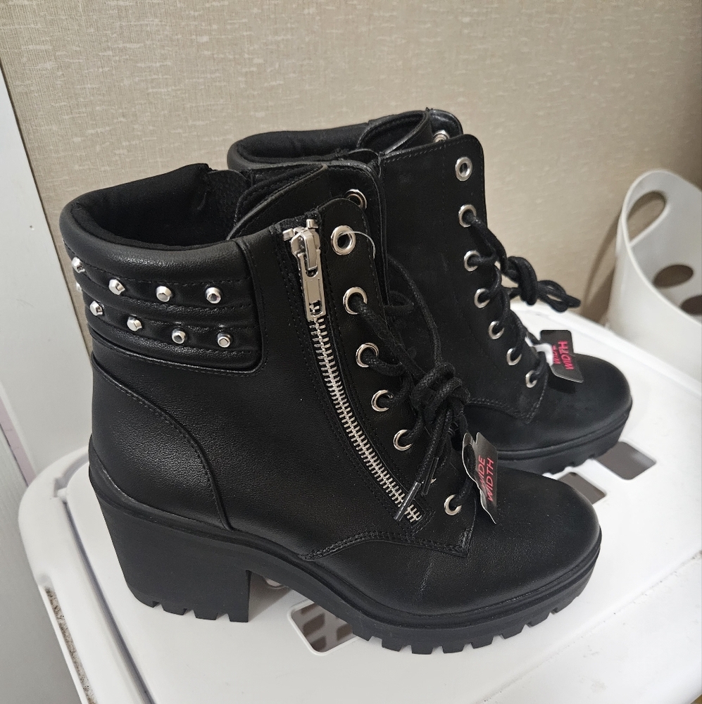 No Boundaries Combat Boots sz 8.5 wide